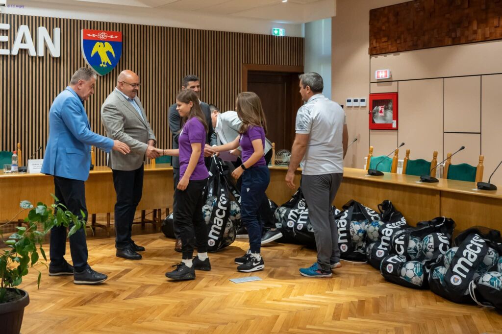 Juniorii alb-violeți, premiați de Consiliul Județean Argeș