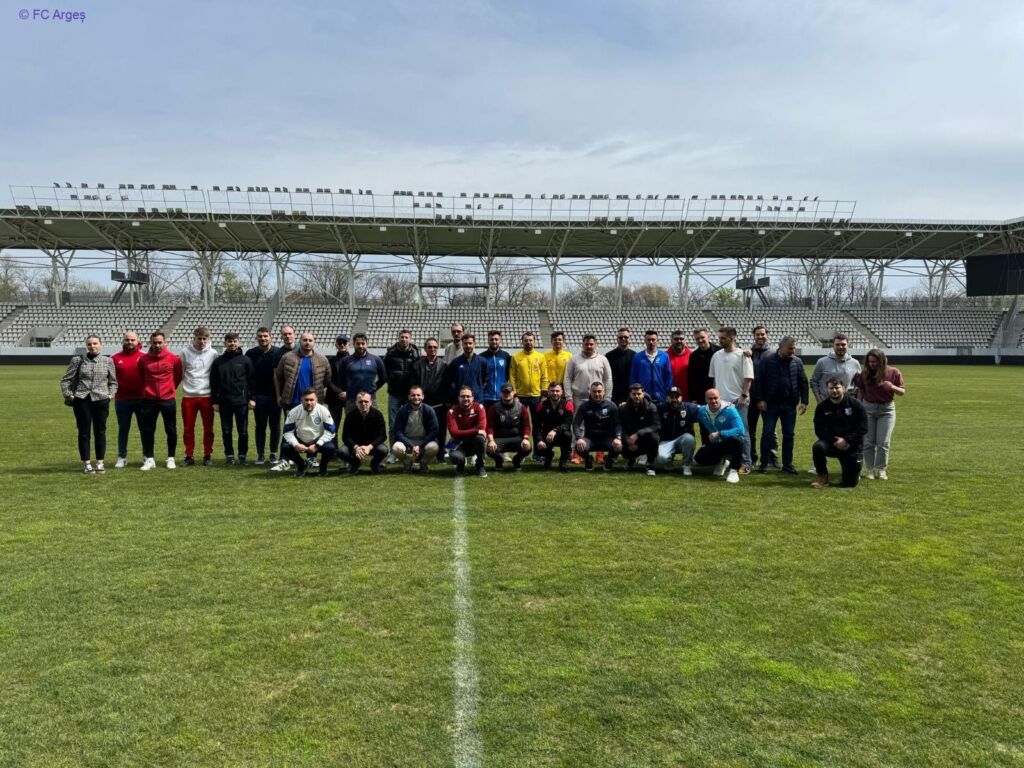 Academiile de Elită din România, participante la un curs dedicat dezvoltării în analiza video