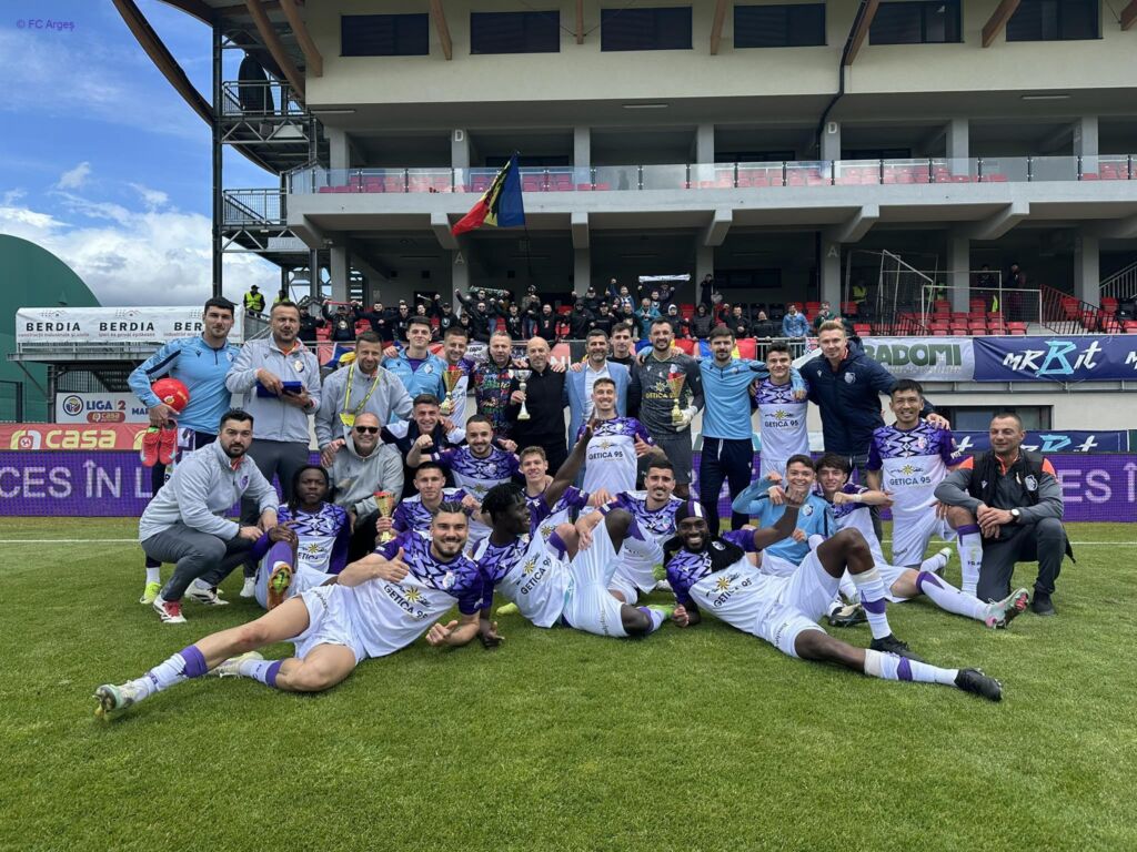 FC Argeș s-a încununat campioana ligii secunde